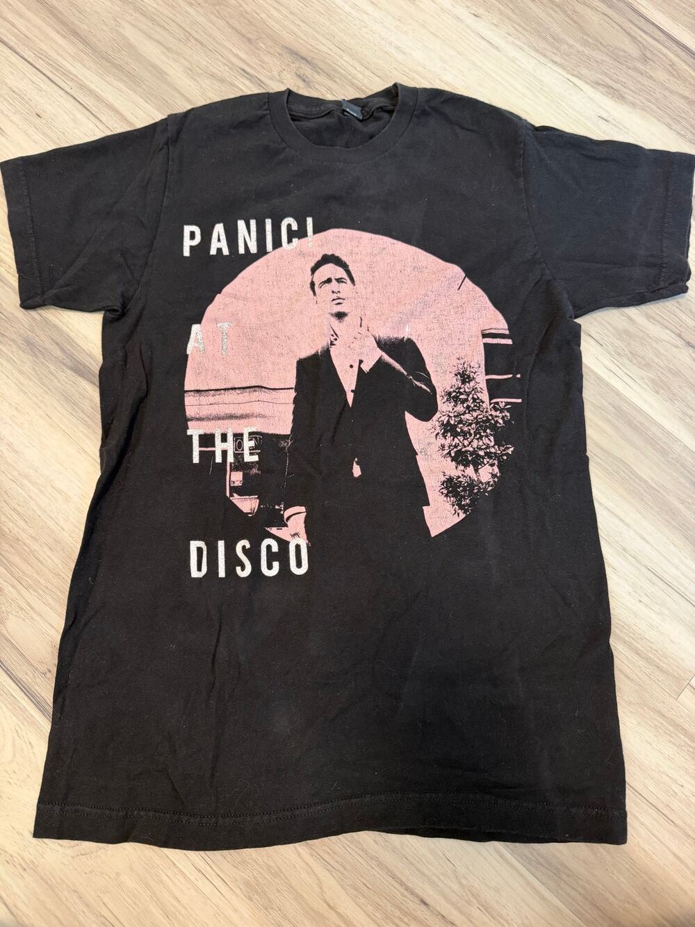 Panic at the disco! Death of a bachelor tour 2017 shirt Band Tee Size Small